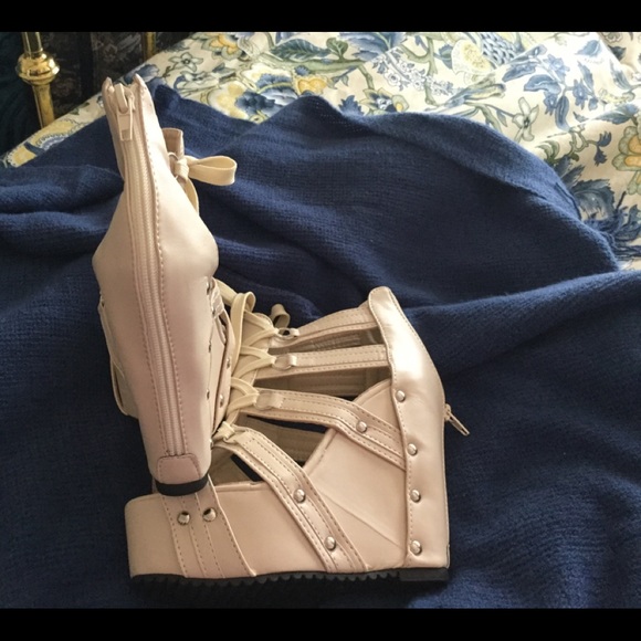 Wedge heals NWOT - Picture 2 of 2